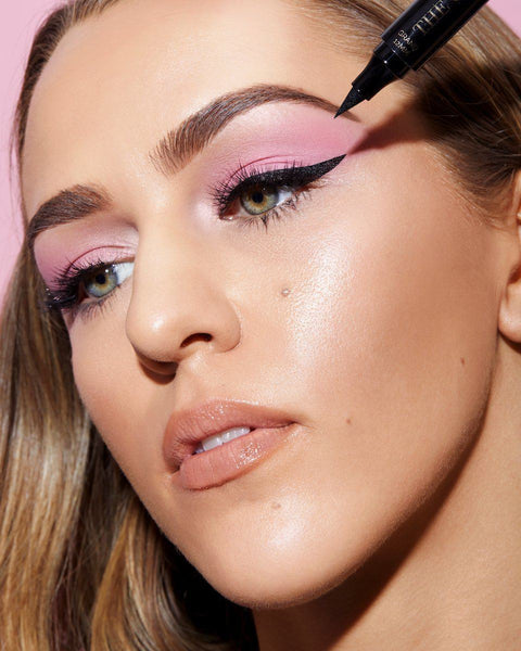 The Quick Flick eyeliner pen end modelled